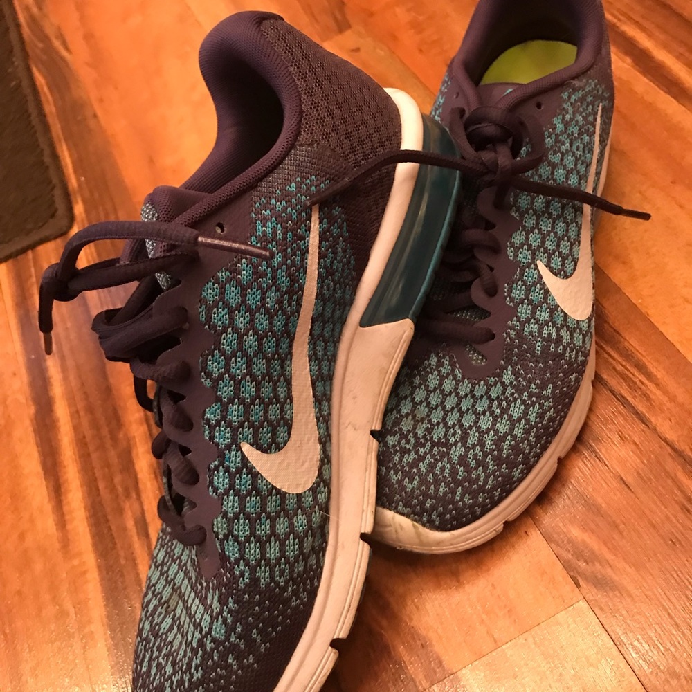 10 Nike Blue AirMac tennis shoes